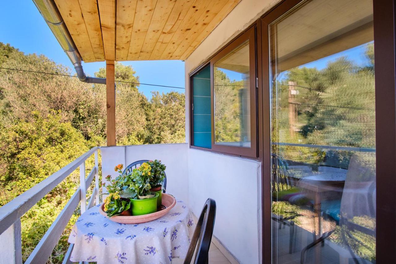 Apartments Mirella Mali Lošinj Eksteriør bilde