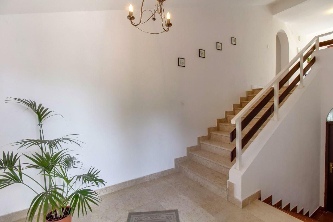 Apartments Mirella Mali Lošinj Eksteriør bilde